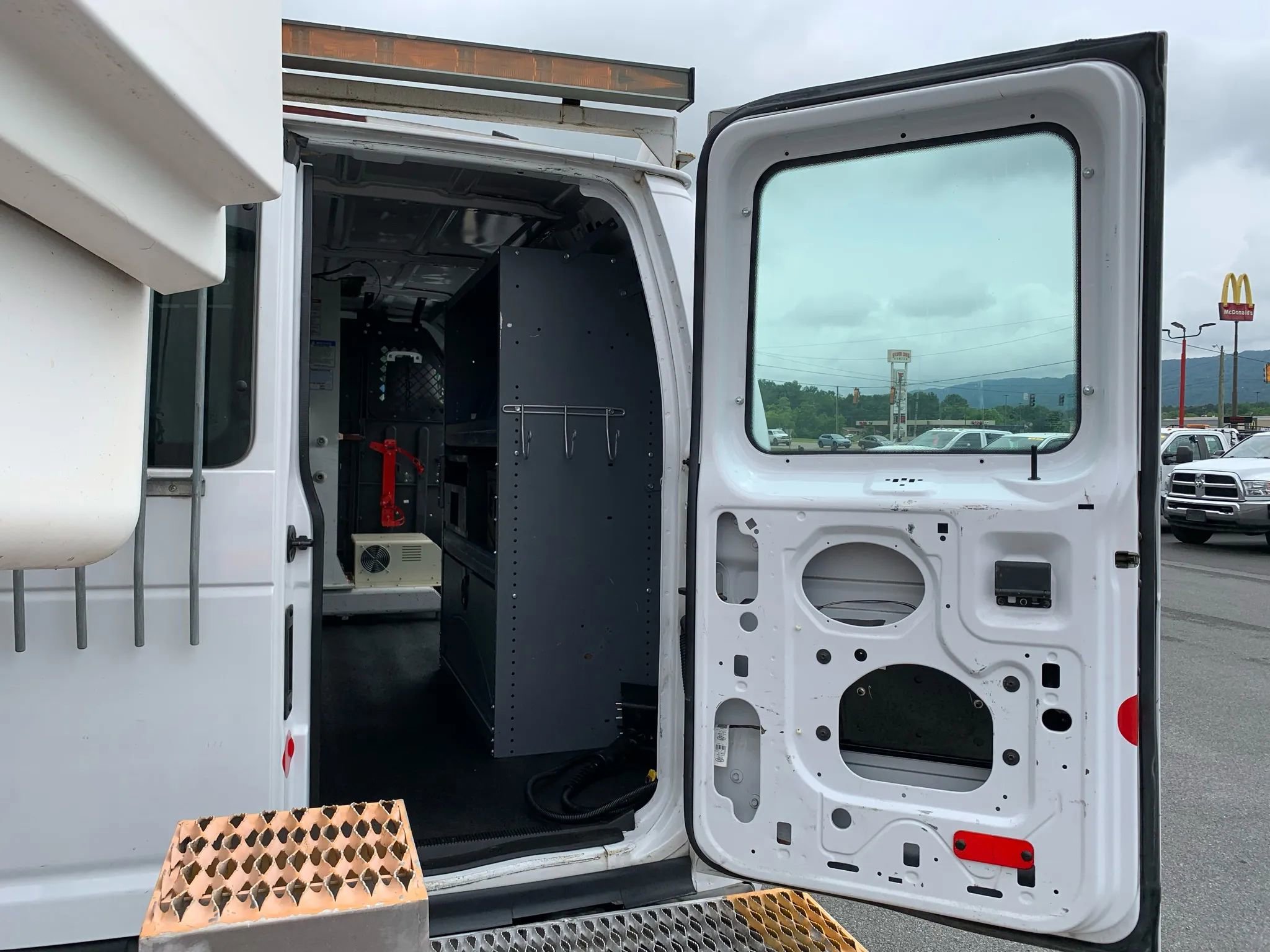 Used 2013 Ford E-350 and Econoline 350 Super Duty image 33