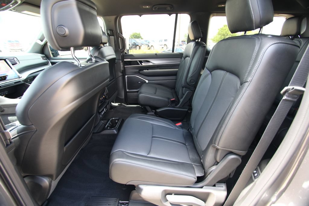 New 2026 Jeep Grand Wagoneer Limited w/ Convenience Group I AWD/4WD image 7