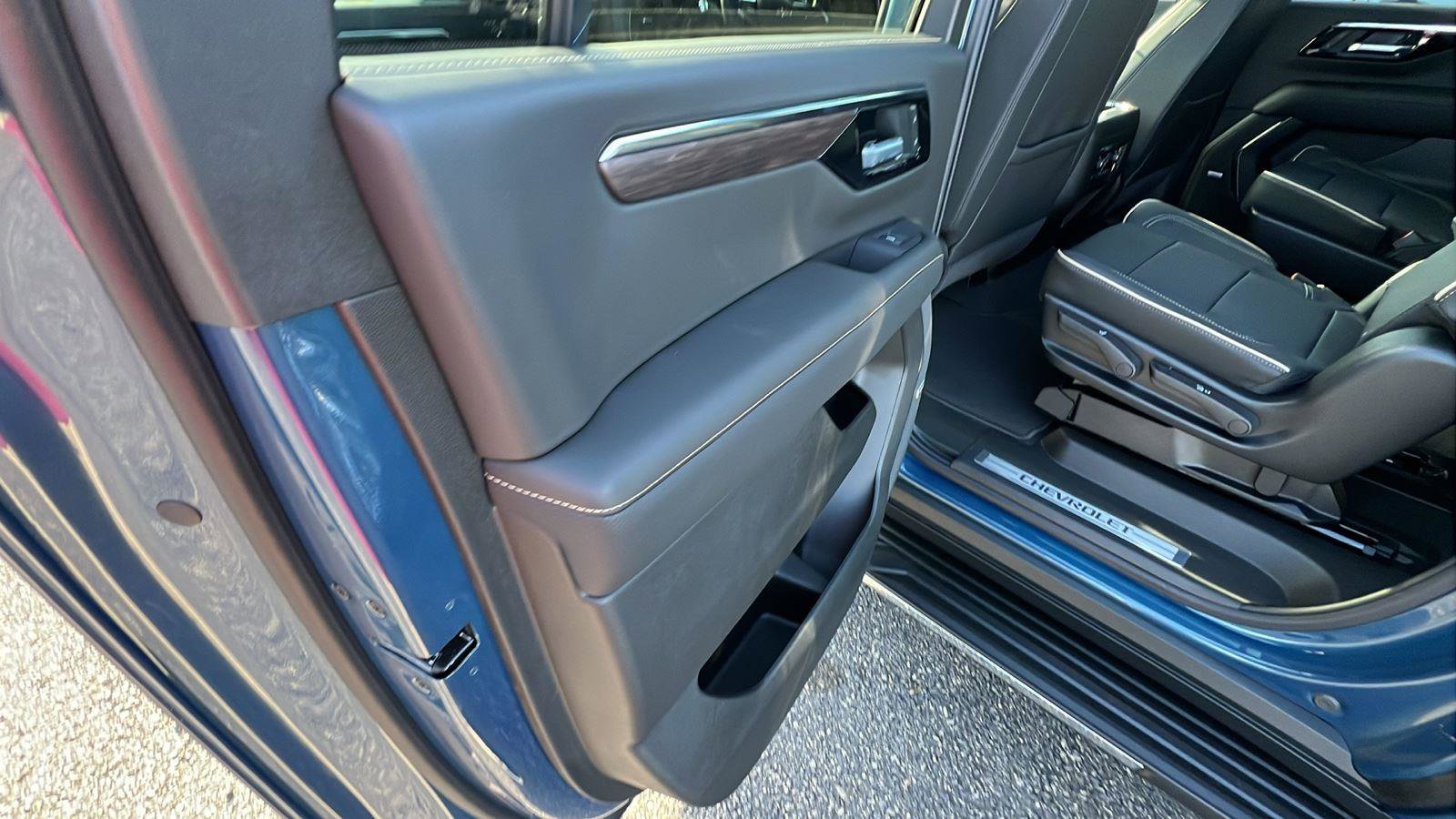 New 2026 Chevrolet Suburban Premier w/ Sun And Tow Package image 17