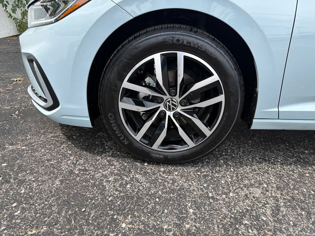 Used 2025 Volkswagen Jetta SE w/ Sunroof Package FWD image 29