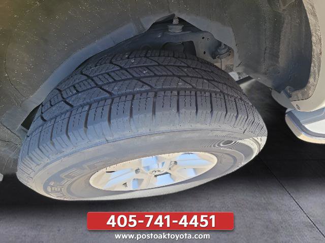 Used 2022 Toyota 4Runner SR5 AWD/4WD image 8