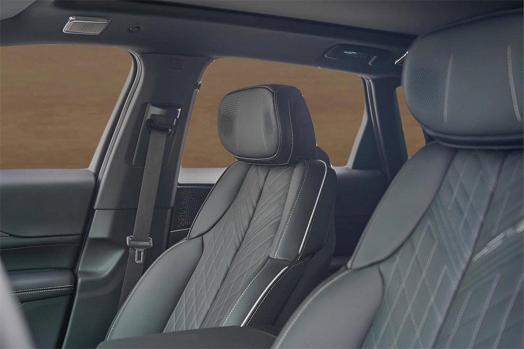 New 2026 Cadillac Lyriq V w/ Exterior Carbon Fiber Package image 12