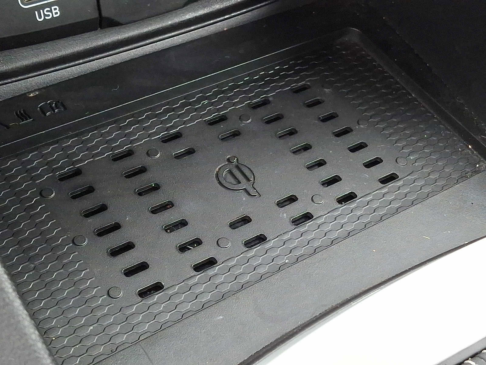 Used 2023 Hyundai Venue Limited image 25