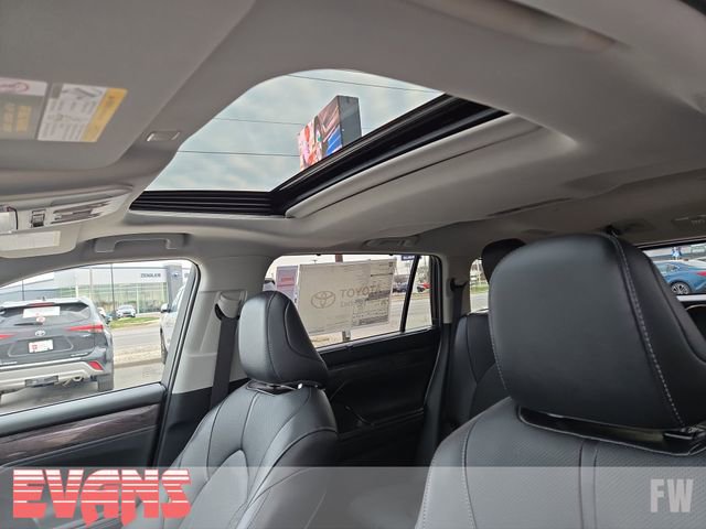 New 2026 Toyota Highlander Limited image 25