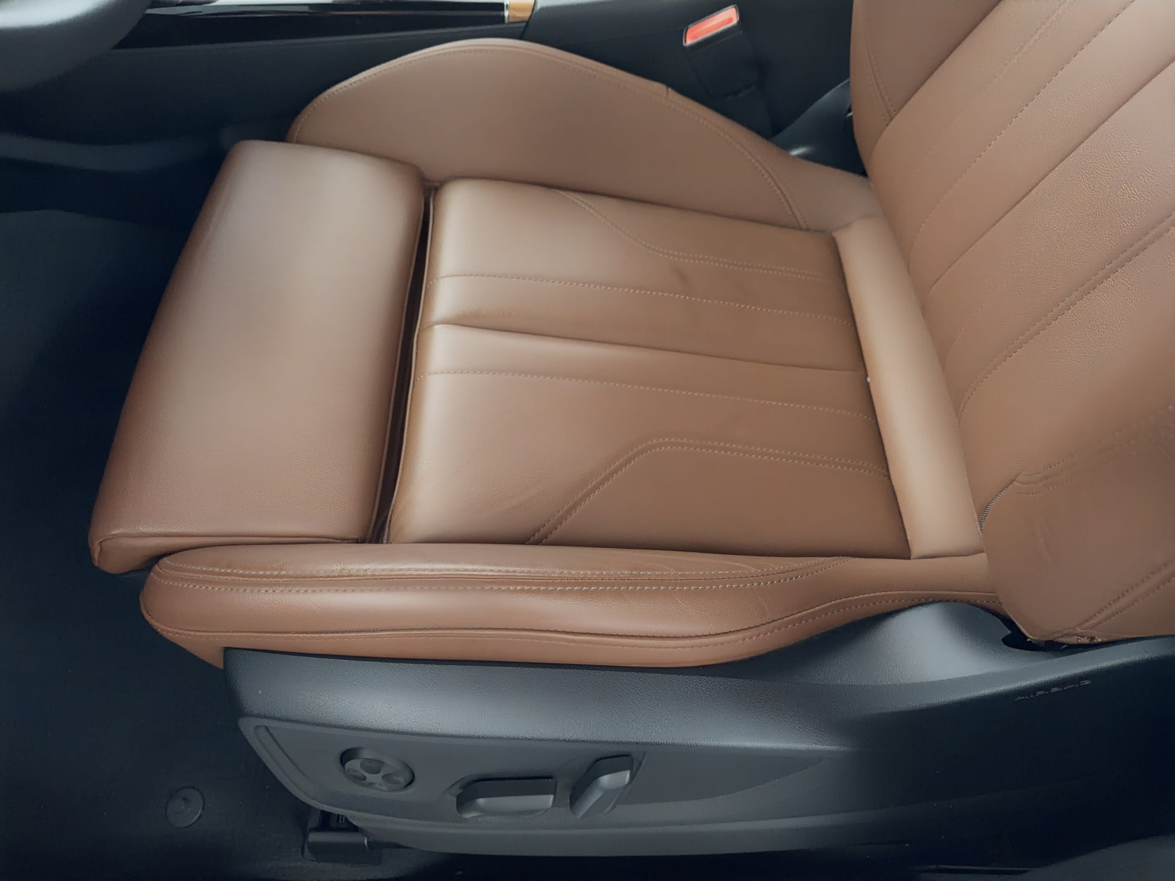 Used 2022 Audi Q5 e Premium w/ Convenience Package image 16