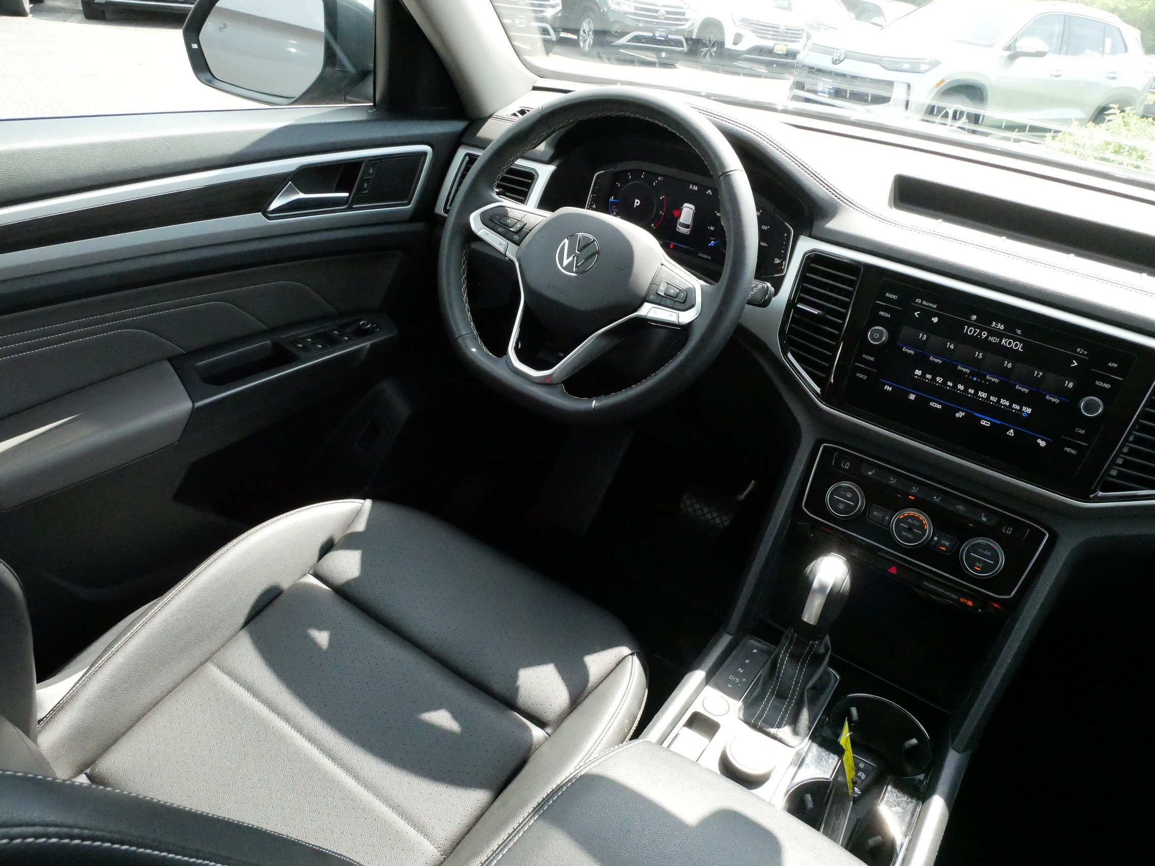 Certified 2023 Volkswagen Atlas SE w/ Panoramic Sunroof Package AWD/4WD image 9