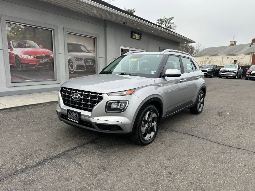 Used 2023 Hyundai Venue SEL w/ Cargo Package image 3
