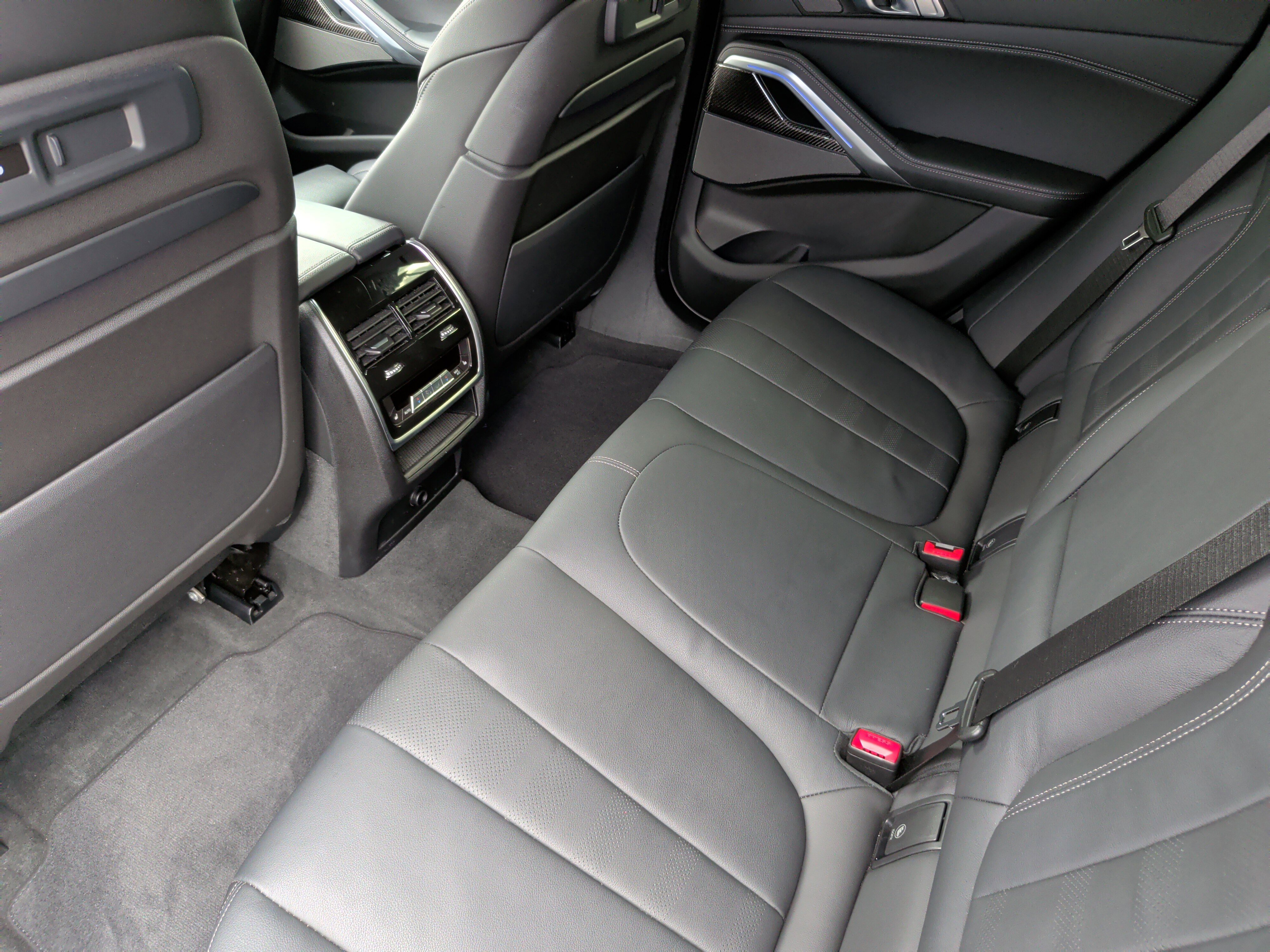 Used 2022 BMW X6 M50i w/ Executive Package image 33