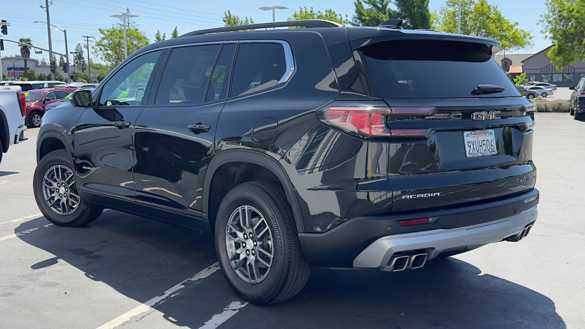 Used 2025 GMC Acadia Elevation image 6