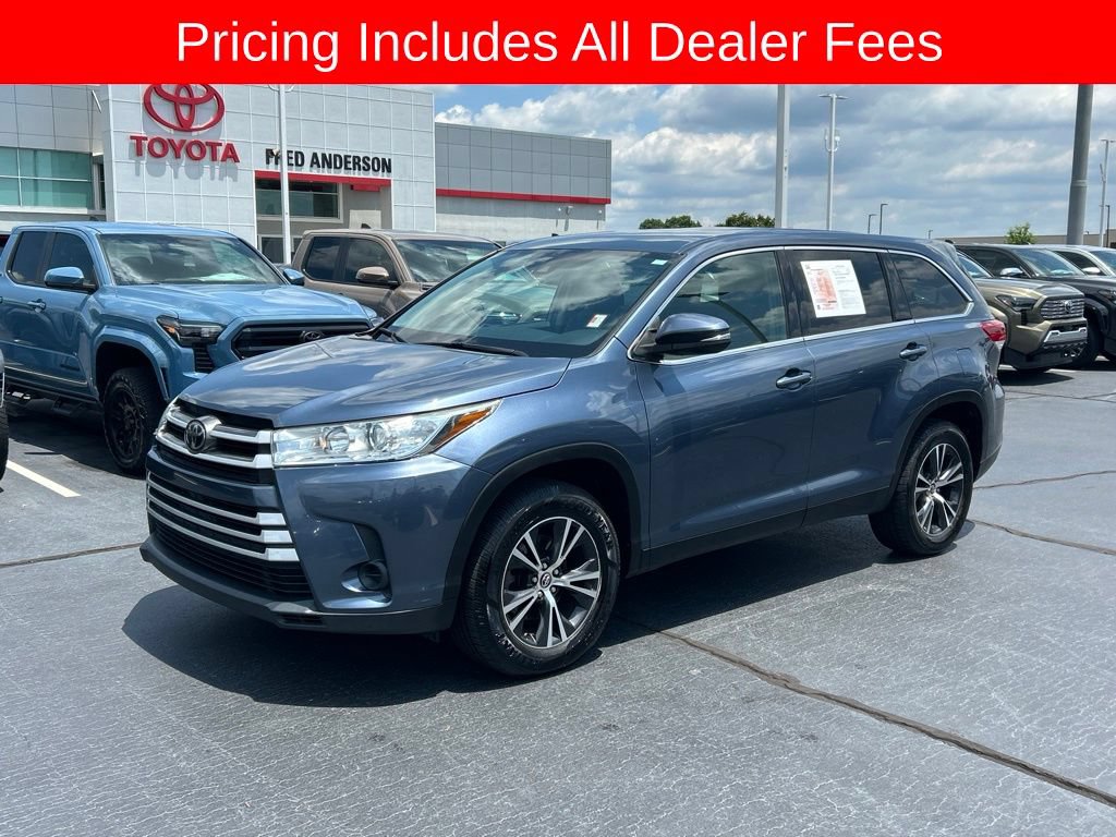 Used 2019 Toyota Highlander LE FWD image 1