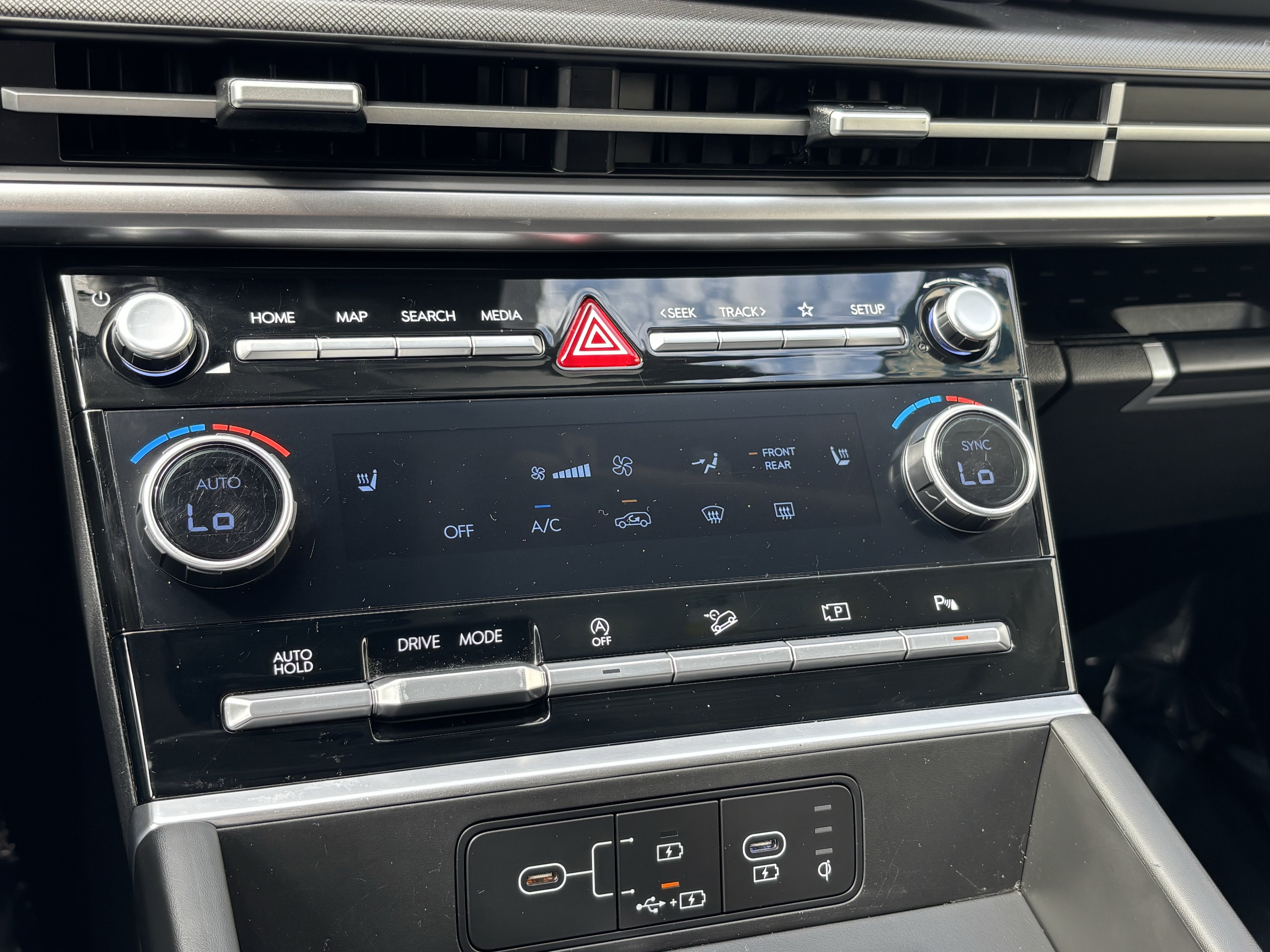 Used 2025 Hyundai Santa Fe SEL FWD image 21