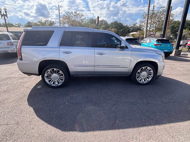 Used 2018 Cadillac Escalade Platinum RWD image 10