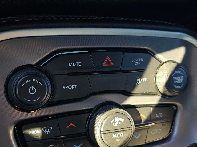 Used 2022 Dodge Challenger SXT RWD image 33