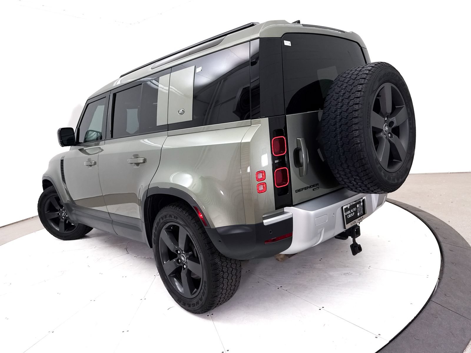 Used 2022 Land Rover Defender 110 SE AWD/4WD image 9