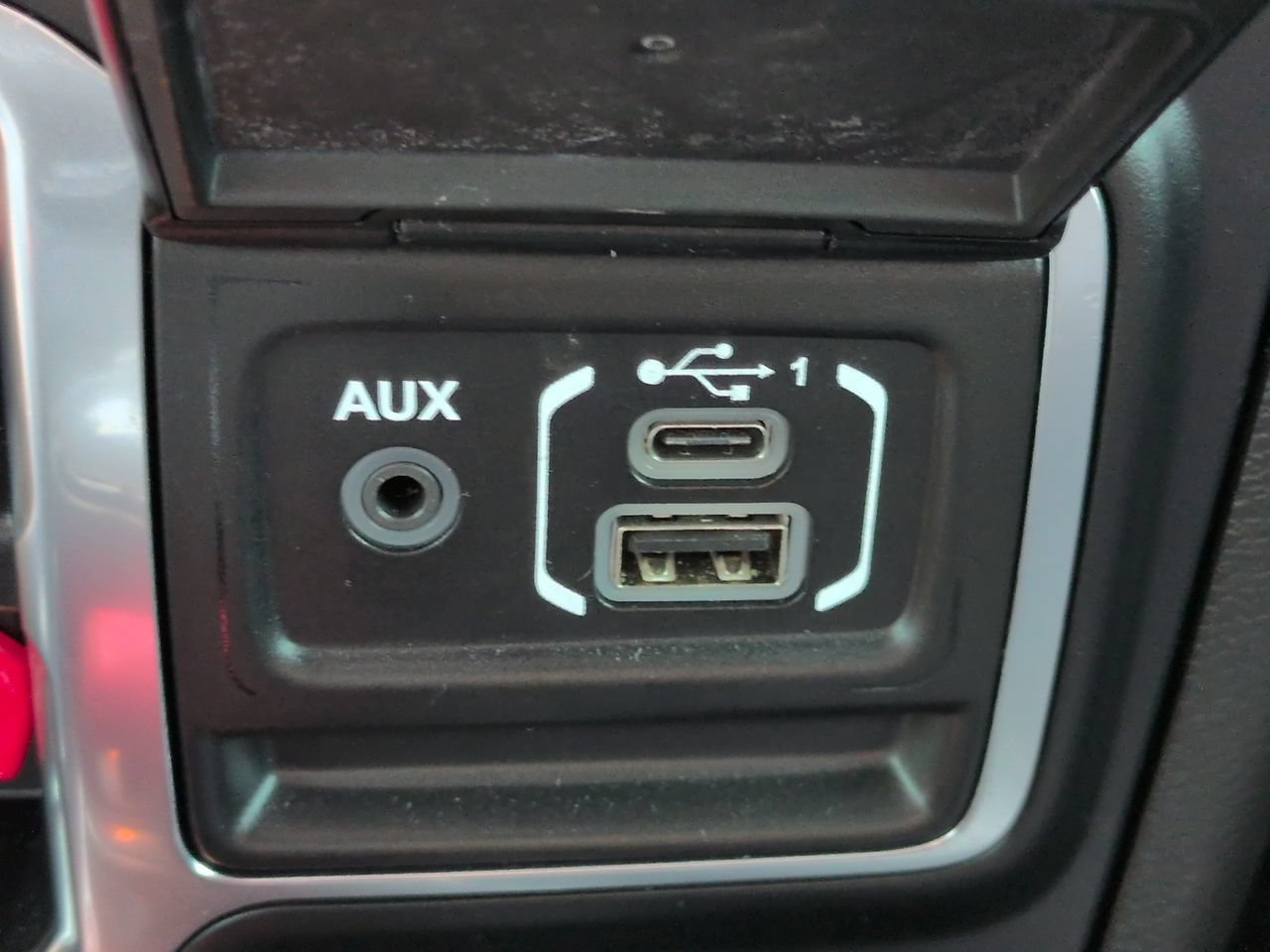 Used 2020 Jeep Wrangler Unlimited Sahara AWD/4WD image 23