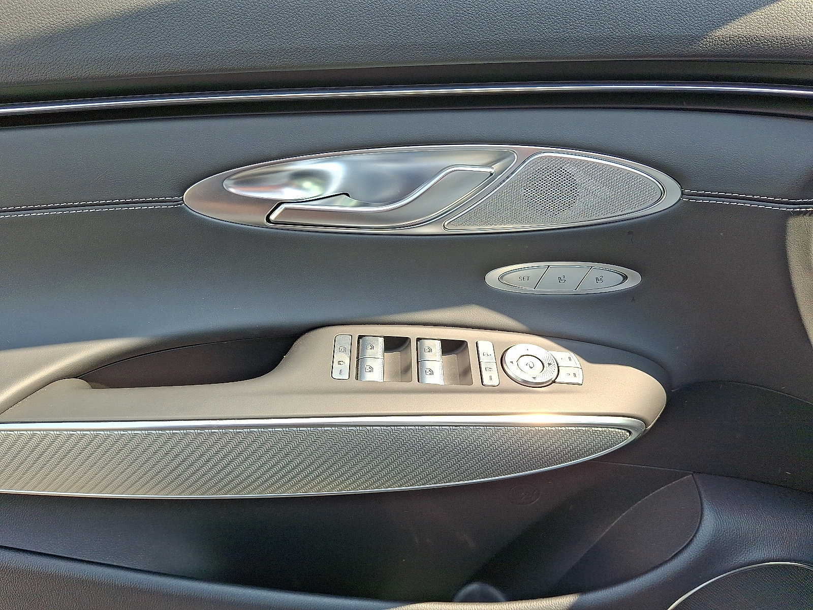 Used 2025 Genesis GV70 3.5T Sport image 12