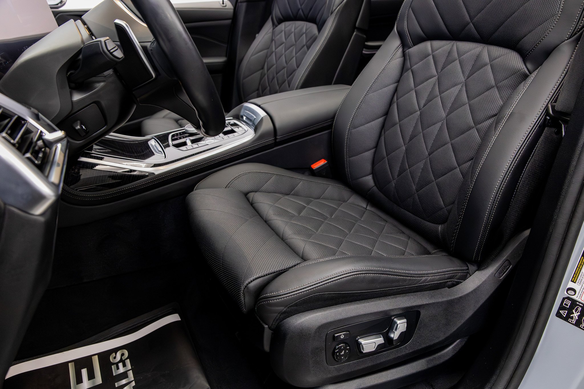 Used 2024 BMW X7 xDrive40i w/ M Sport Package image 35