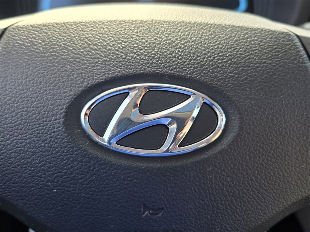 Certified 2025 Hyundai Venue SEL image 29