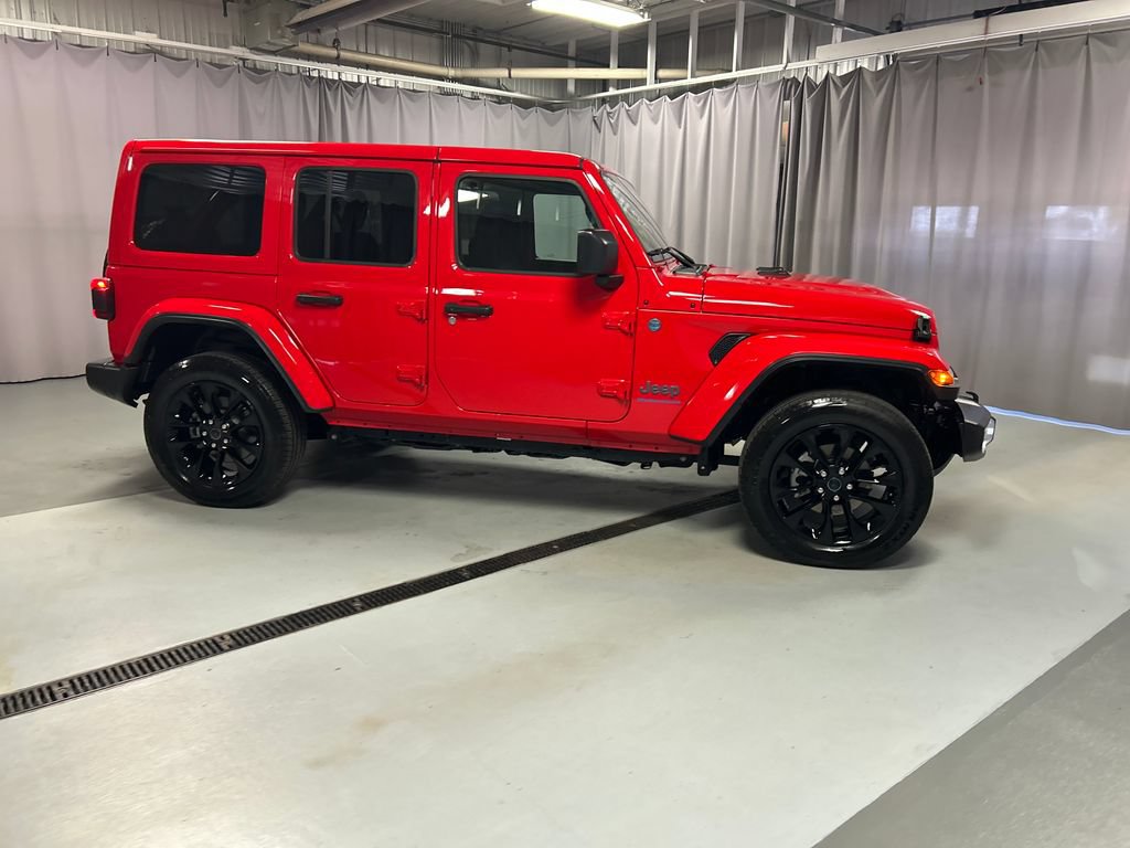 Used 2025 Jeep Wrangler Unlimited Sahara w/ Safety Group AWD/4WD image 8