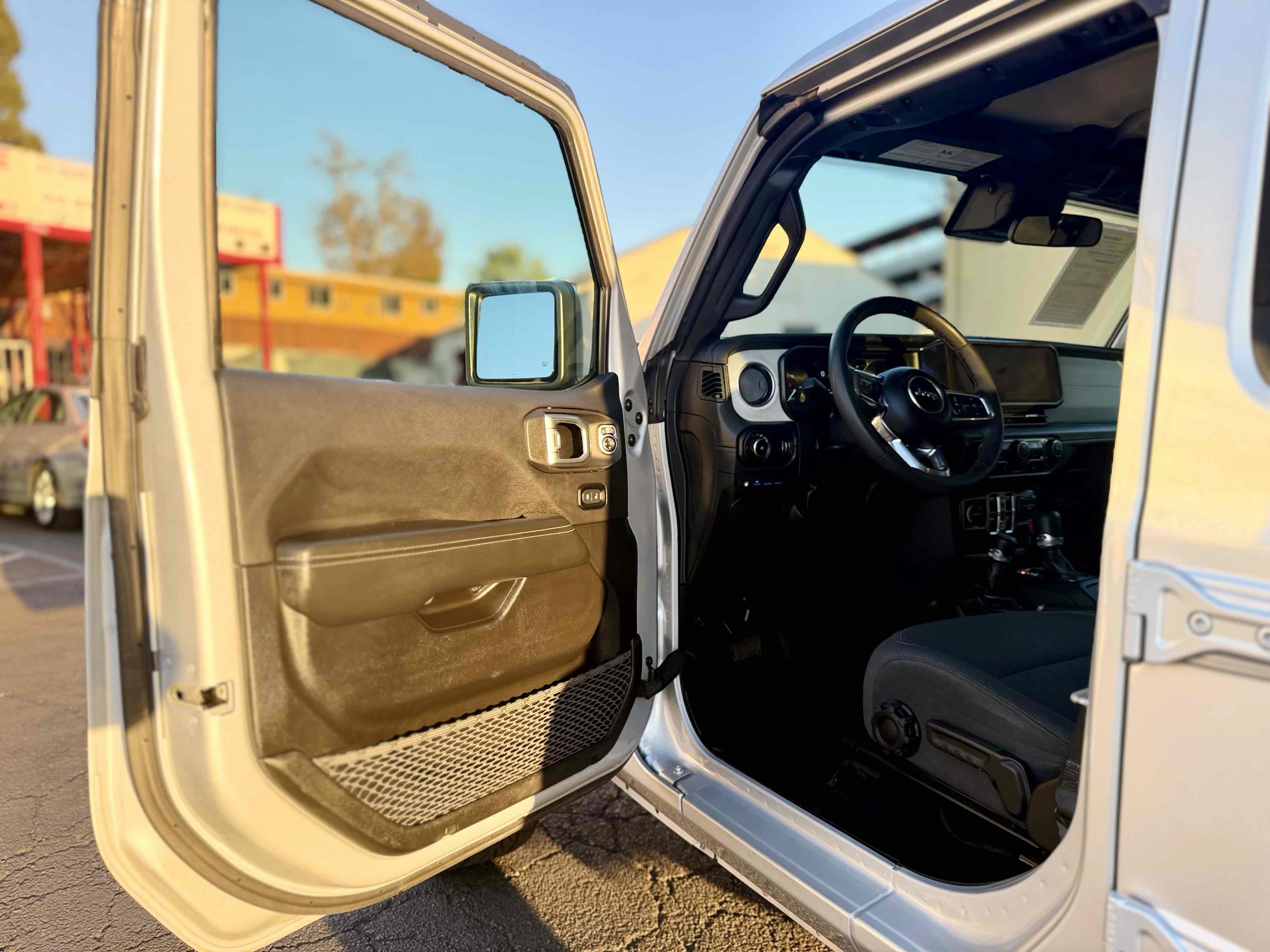 Used 2024 Jeep Wrangler Unlimited Sahara AWD/4WD image 31