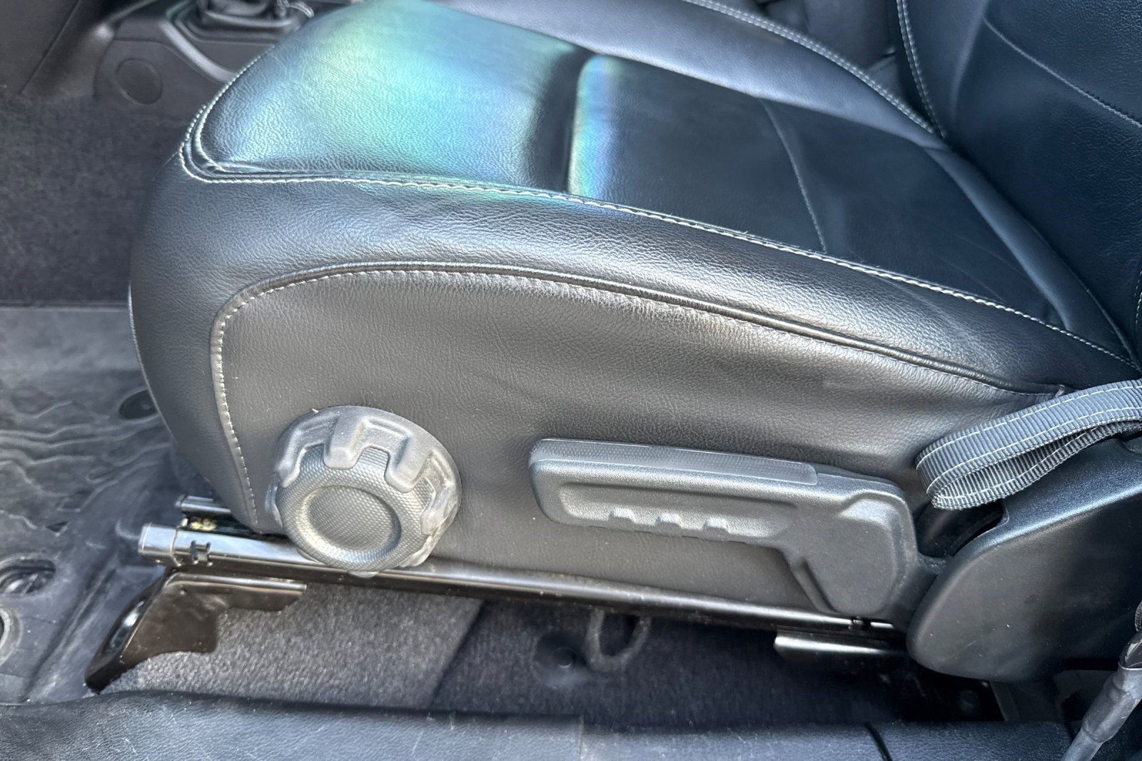 Used 2018 Jeep Wrangler Unlimited Sahara image 14