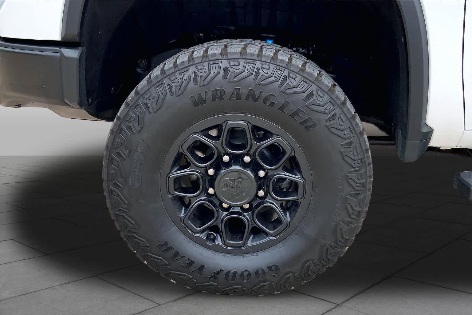 Used 2024 Chevrolet Silverado 2500 ZR2 w/ ZR2 Bison Edition AWD/4WD image 10