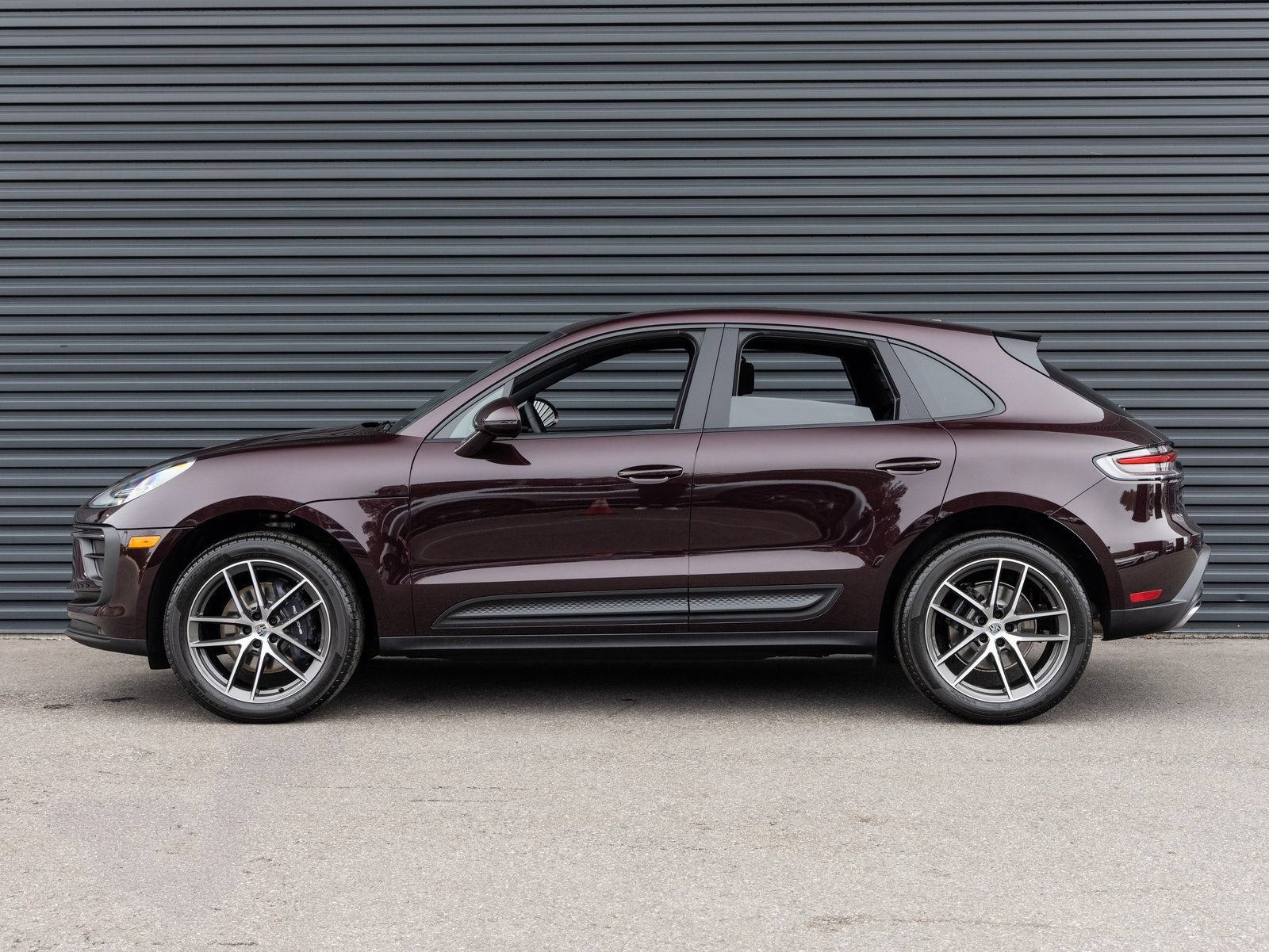 Certified 2026 Porsche Macan AWD/4WD image 2