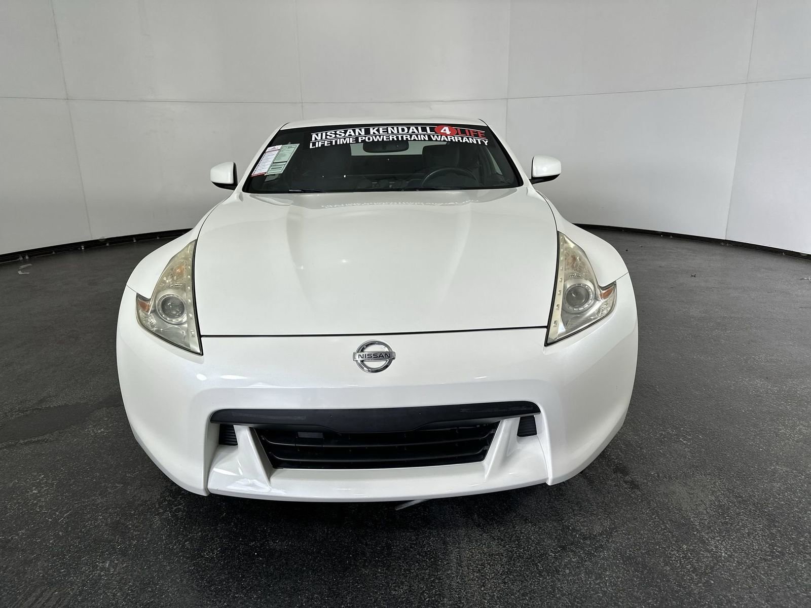 Used 2009 Nissan 370Z Touring RWD image 3
