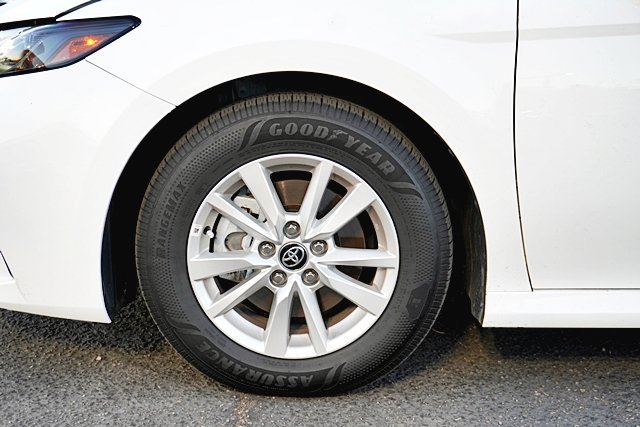 Used 2026 Toyota Camry Hybrid FWD image 15