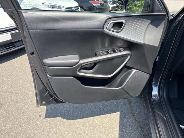 Used 2024 Kia Soul LX w/ Option Group 015 FWD image 13