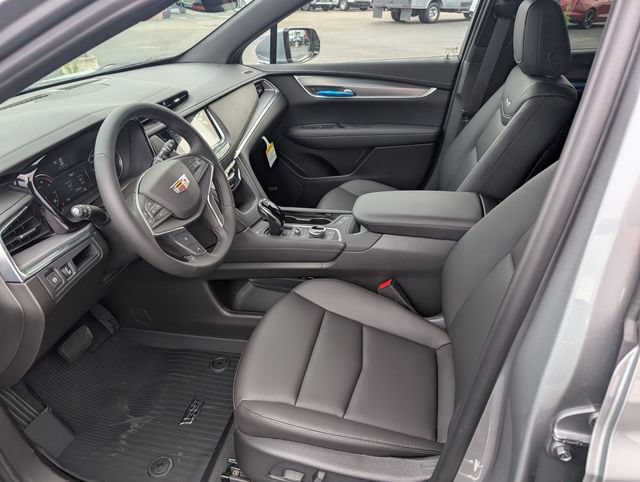 New 2026 Cadillac XT5 Luxury w/ LPO, ONYX Package AWD/4WD image 13