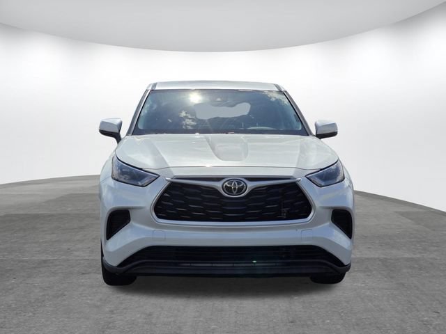 Used 2022 Toyota Highlander L FWD image 2