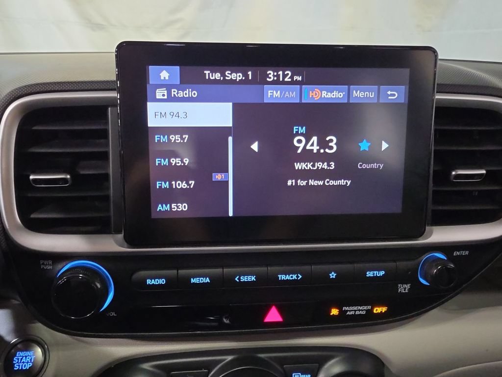 Used 2024 Hyundai Venue SEL FWD image 12