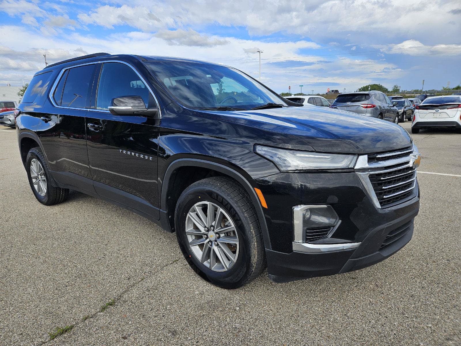 Used 2023 Chevrolet Traverse LT FWD image 1