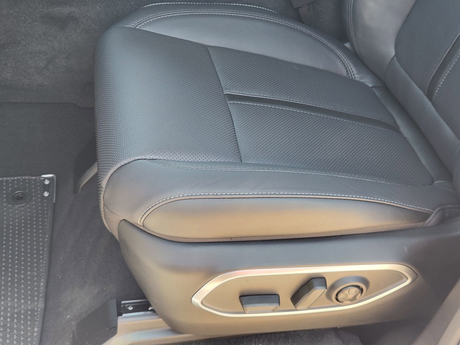 New 2026 Jeep Grand Wagoneer L Limited AWD/4WD image 19