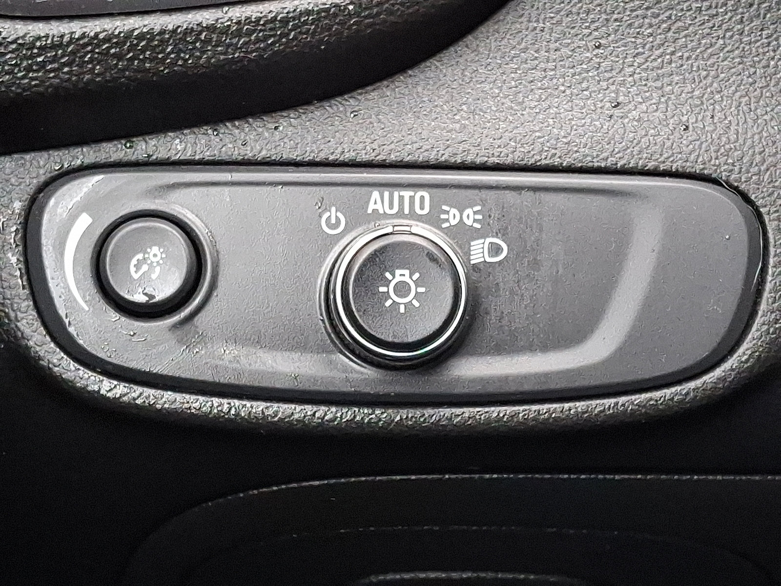 Certified 2022 Chevrolet Trax LS w/ Tint and Cruise Package image 25