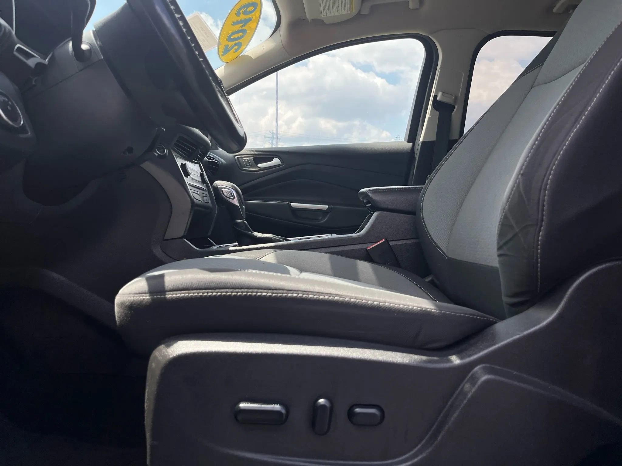 Used 2019 Ford Escape SE image 13