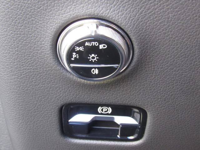 Used 2026 Mercedes-Benz GLC 300 4MATIC image 33