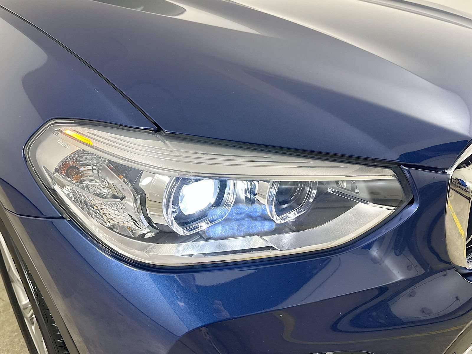 Used 2018 BMW X3 xDrive30i w/ Premium Package AWD/4WD image 9