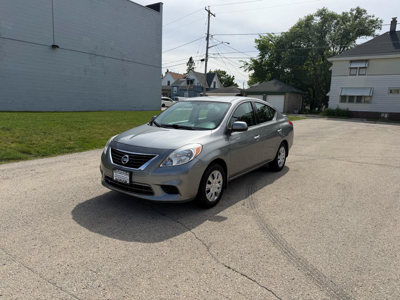 Used 2014 Nissan Versa SV FWD image 3