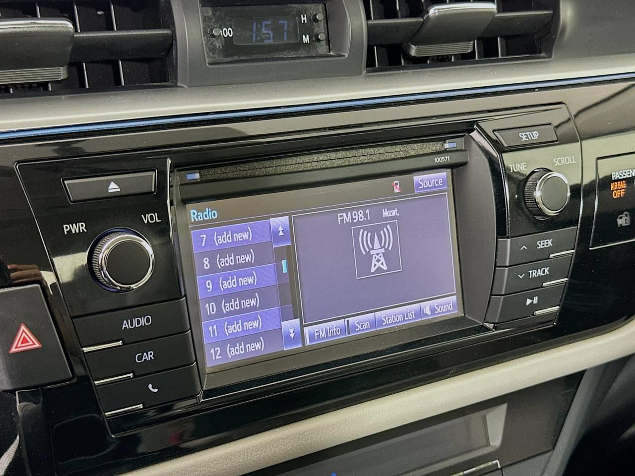Used 2016 Toyota Corolla LE FWD image 39
