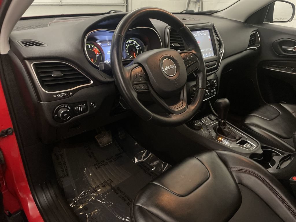 Used 2019 Jeep Cherokee Trailhawk w/ Comfort & Convenience Group AWD/4WD image 4