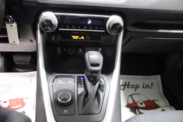 Used 2021 Toyota RAV4 LE image 33