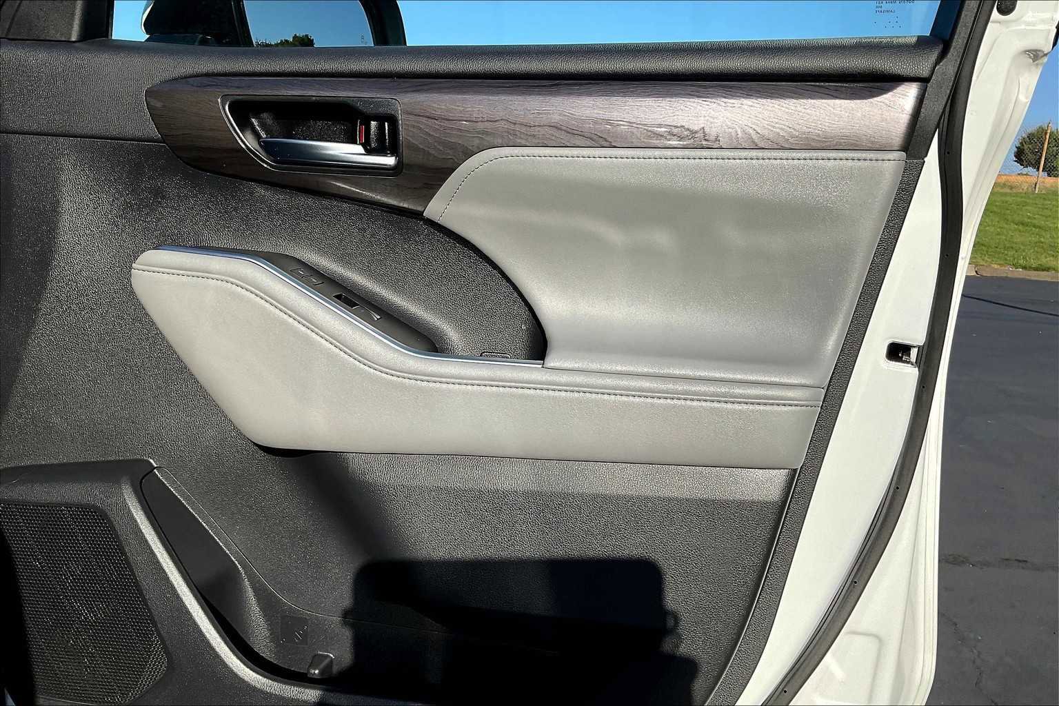 Used 2022 Toyota Highlander Limited image 27