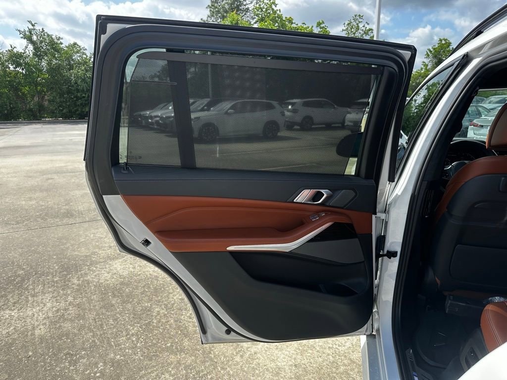 Used 2020 BMW X7 M50i image 24