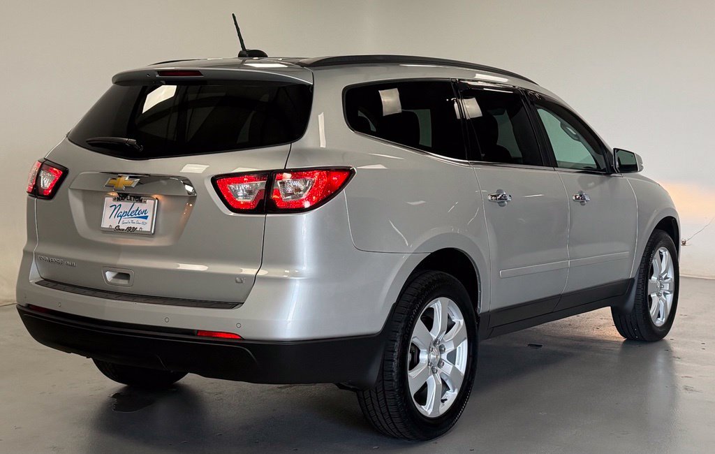 Used 2017 Chevrolet Traverse LT w/ Style and Technology Package AWD/4WD image 3