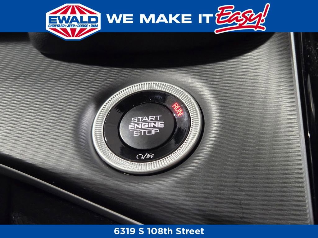 New 2025 Jeep Grand Cherokee 4WD image 6