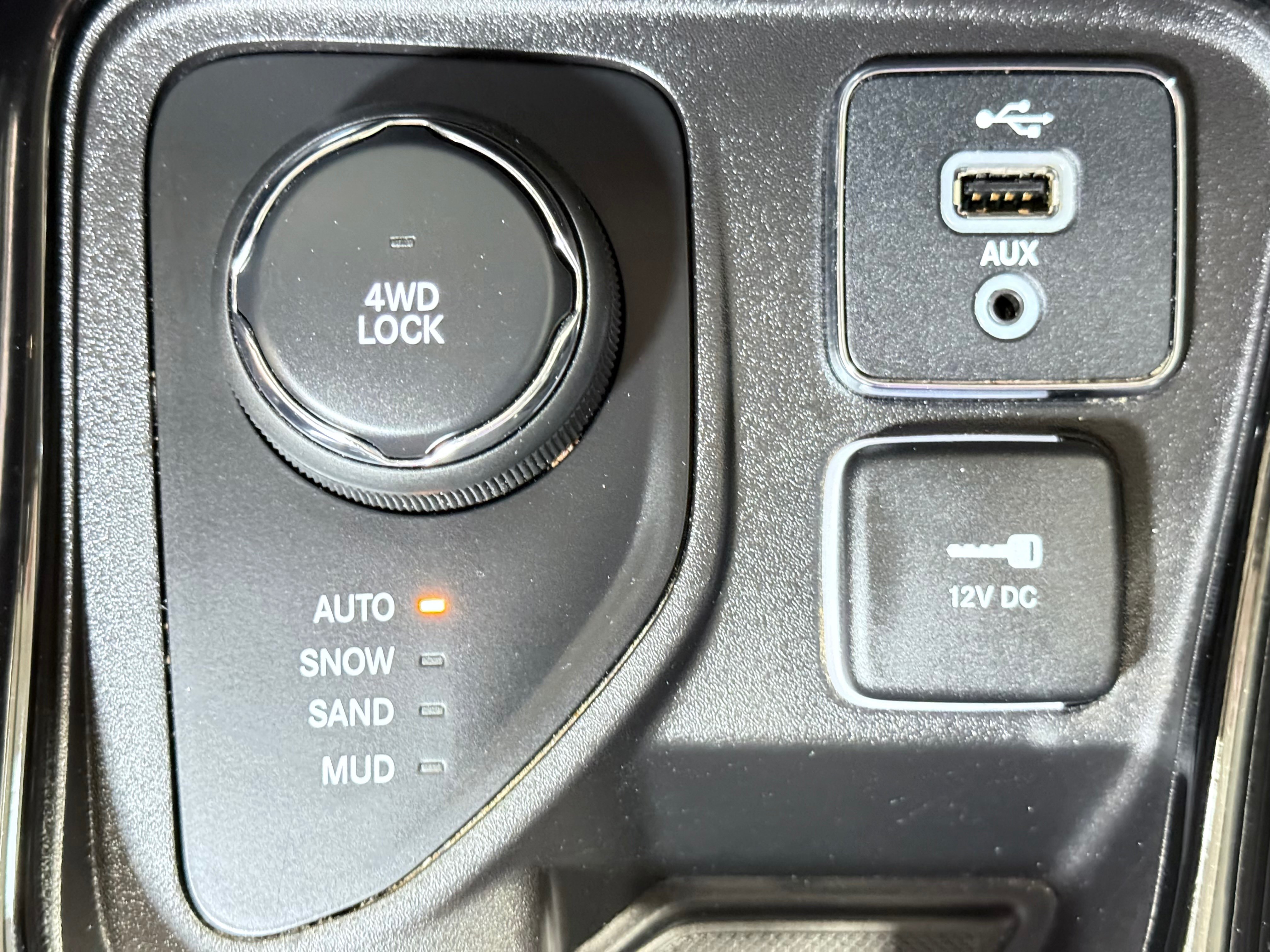 Used 2018 Jeep Compass Latitude w/ Popular Equipment Group AWD/4WD image 27