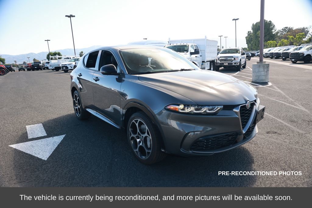 Used 2024 Alfa Romeo Tonale Ti w/ Premium Interior Package image 8