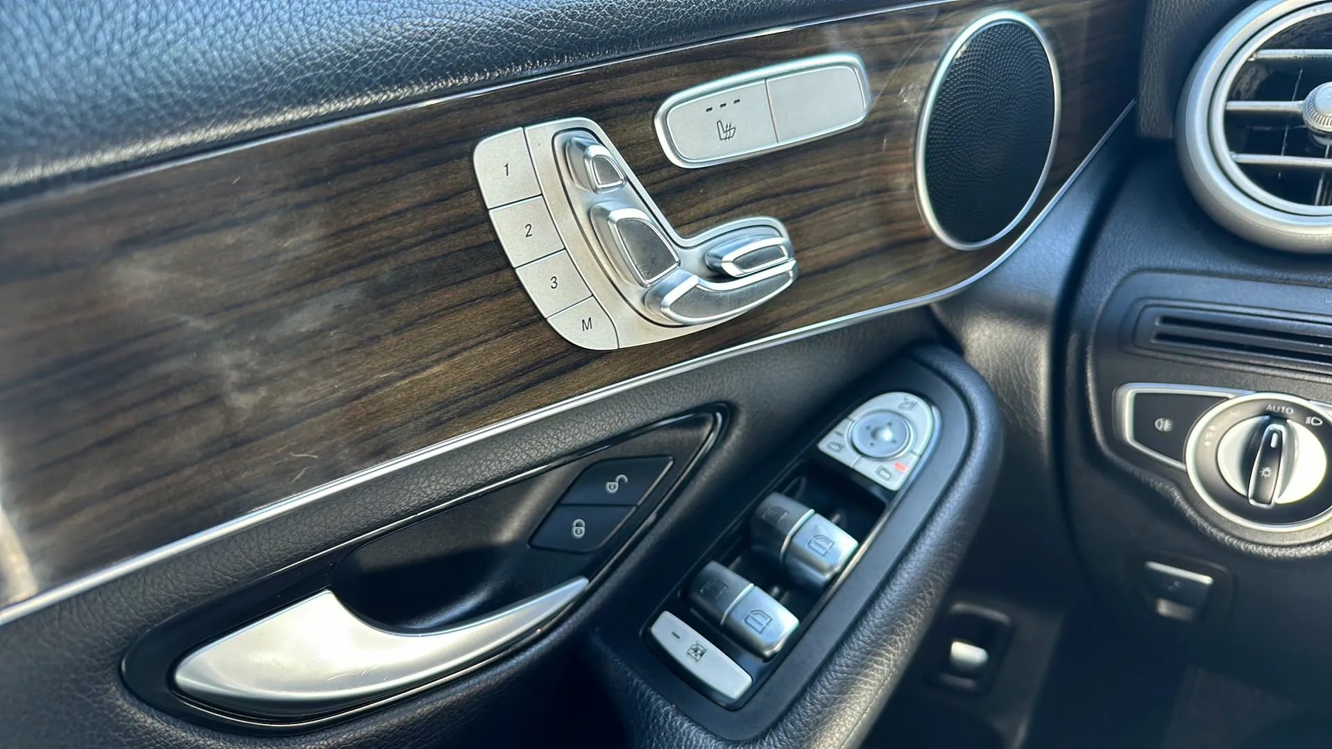 Used 2019 Mercedes-Benz GLC 300 4MATIC image 14